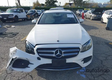 2017 Mercedes-Benz E 300 z USA, uszkodzony, nr VIN WDDZF4JB3HA257369